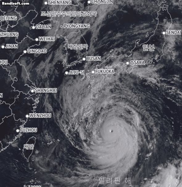 17일 오전 9시 30분~10시 30분경 위성으로 촬영한 제14호 태풍 '난마돌'의 모습 / 영상 = 미국기상레이더 AccuWeather