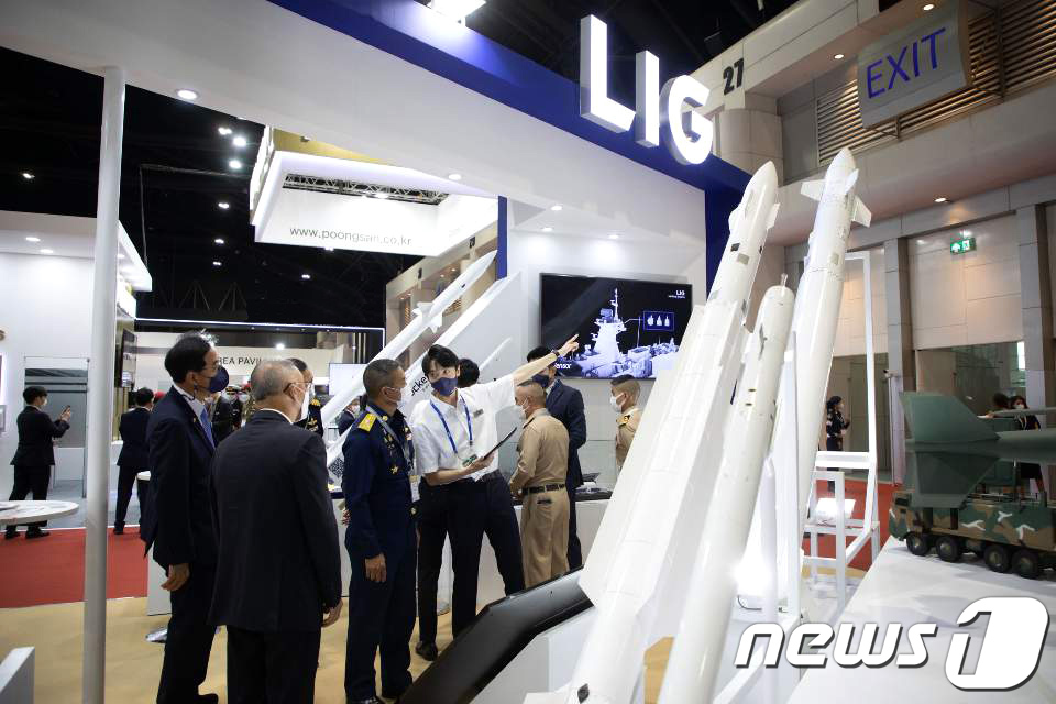 '천궁-II' 수출 쏘아올린 LIG넥스원..차기 먹거리는 사이버전자전