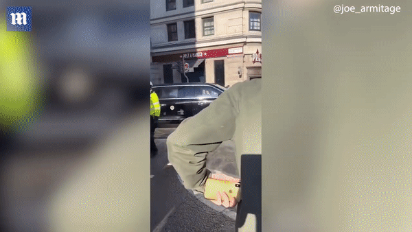 조 바이든 미 대통령을 태운 경호차량 비스트가 런던 중심부에서 서행하고 있다. [데일리메일 유튜브채널]