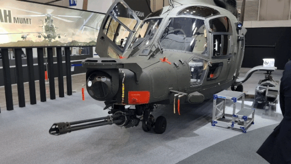 한국항공우주산업(KAI) 부스에 설치된 소형무장헬기의 작동 모습.  ⓒ News1 이형진 기자