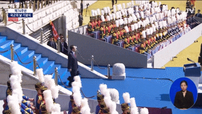 윤석열 대통령이 지난 1일 제74주년 국군의날 기념식 행사에서 기념사를 하기 위해 입장하고 있다. KTV국민방송 유튜브 영상 캡처
