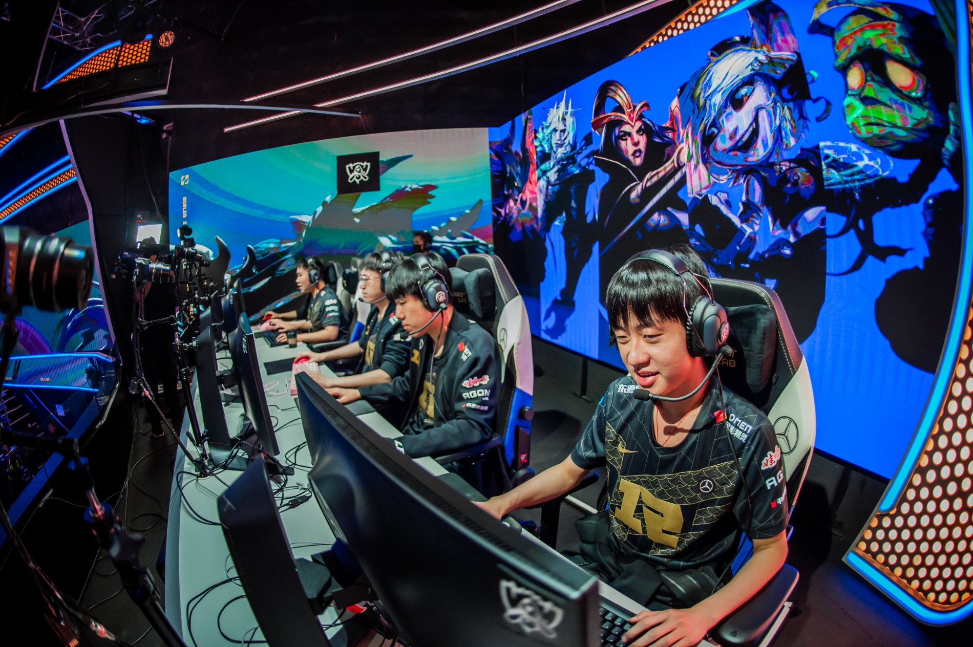 [롤드컵] RNG, 1세트 충격패 극복하고 그룹 스테이지 진출(종합)