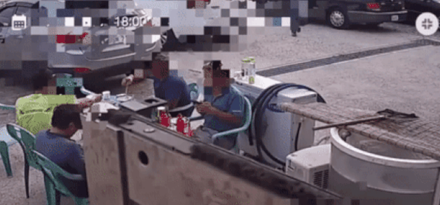 충남 아산의 한 횟집에서 ‘먹튀’한 일행이 CCTV에 찍혔다. 온라인 커뮤니티 캡처