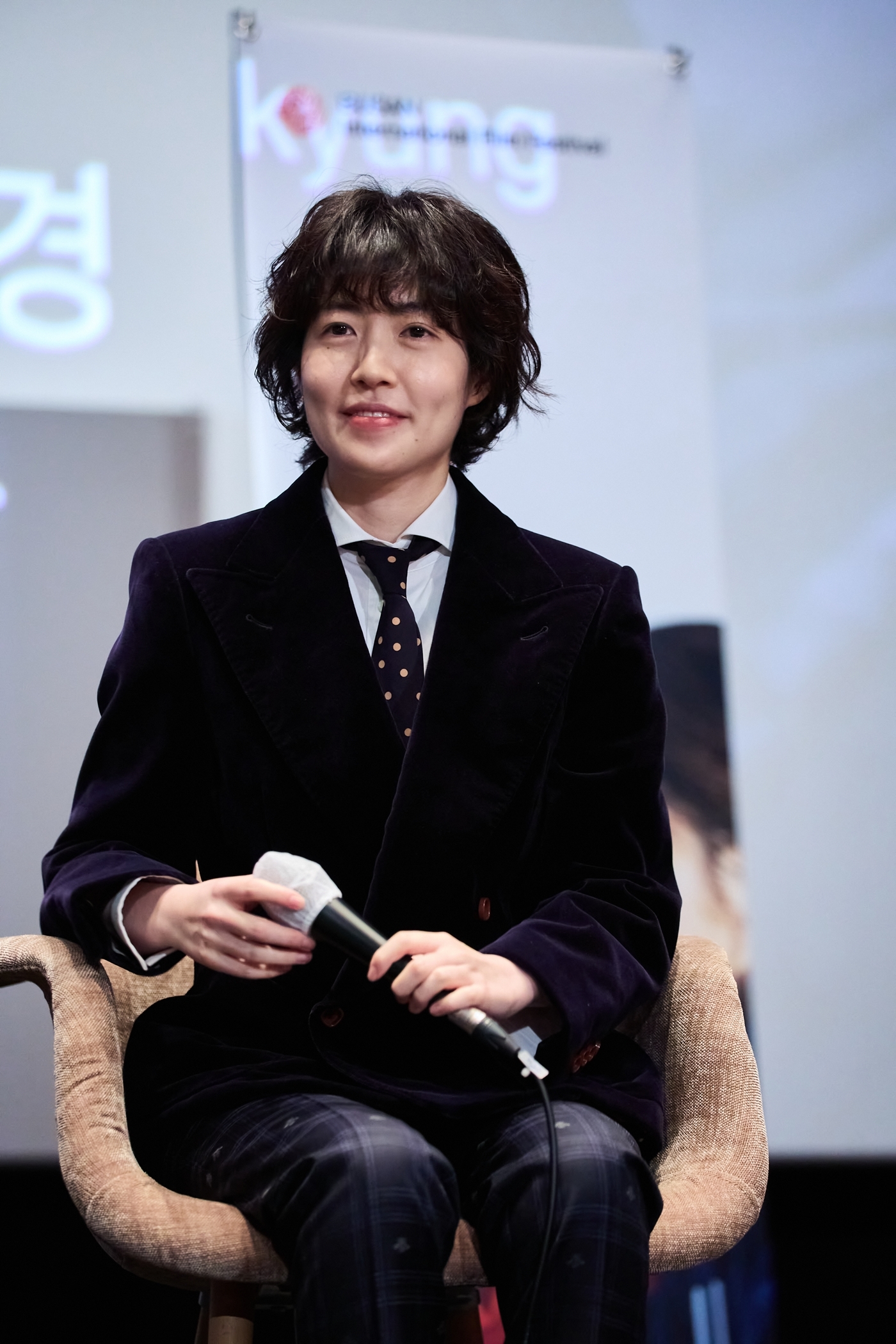 배우 심은경이 지난 9일 오후 부산 해운대구 영화의전당 중극장에서 열린 영화 '너의 눈을 들여다 보면' 스페셜 토크 행사에 참석했다./부산국제영화제 제공