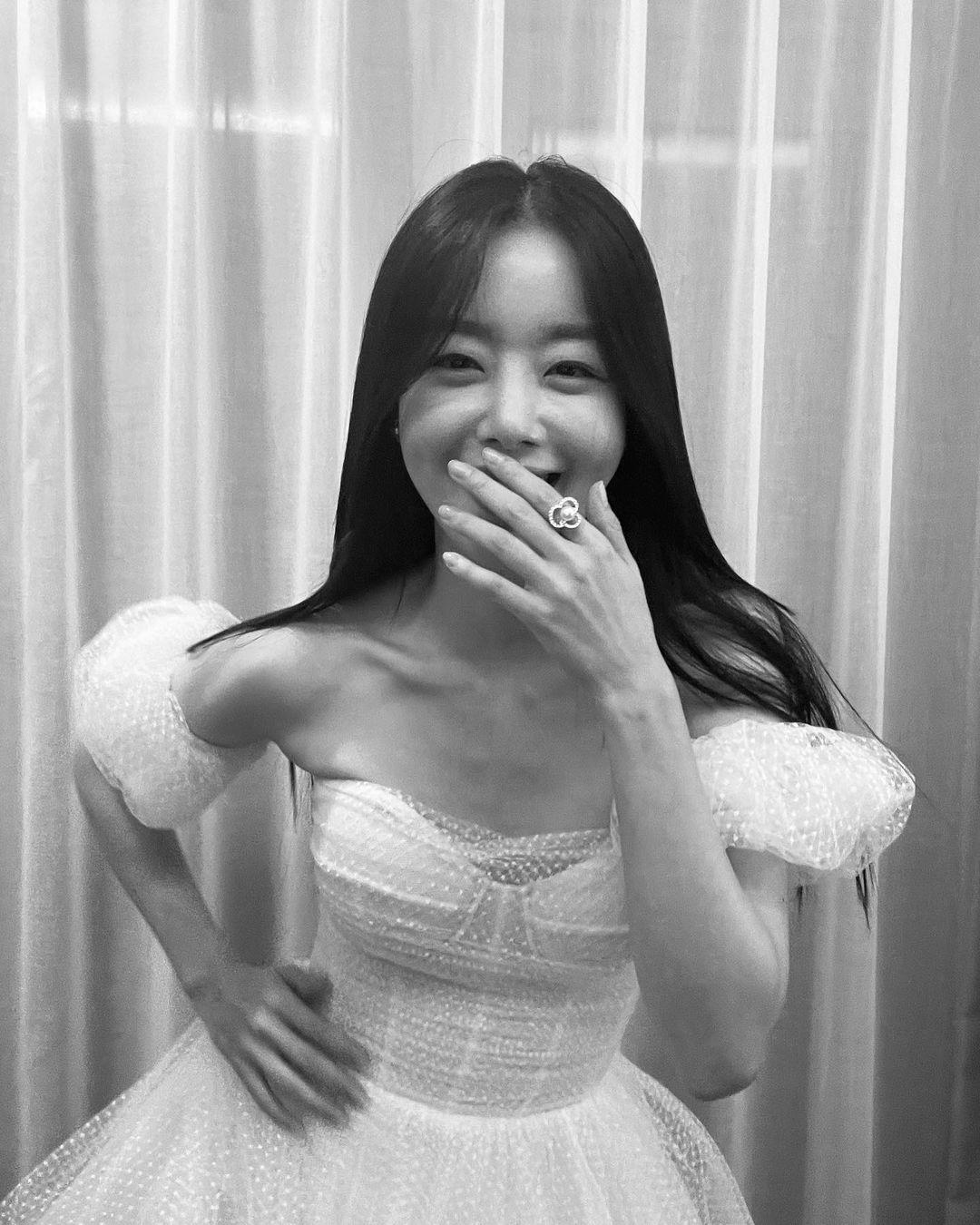 한선화, 흑백 뚫고 나오는 완벽 청순美 [인스타]