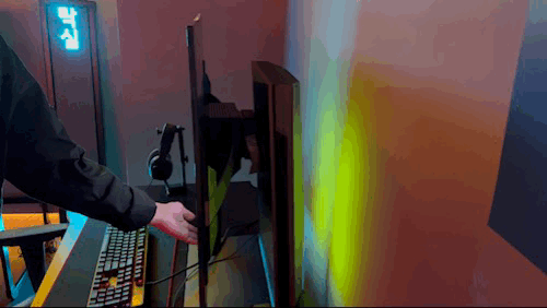 '올레드 플렉스'의 화면 모드를 조절하자 곡률이 자동으로 조절됐다./사진=김민성 기자 mnsung@