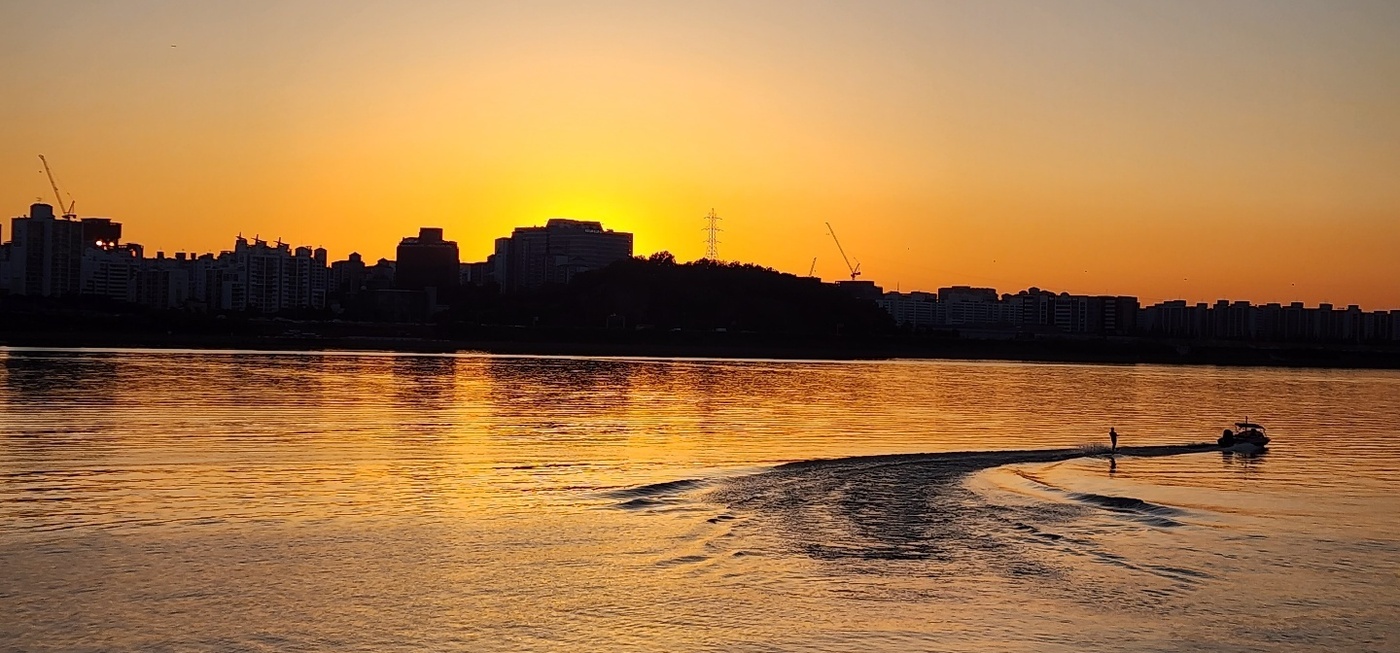 한강버스 상단 이미지