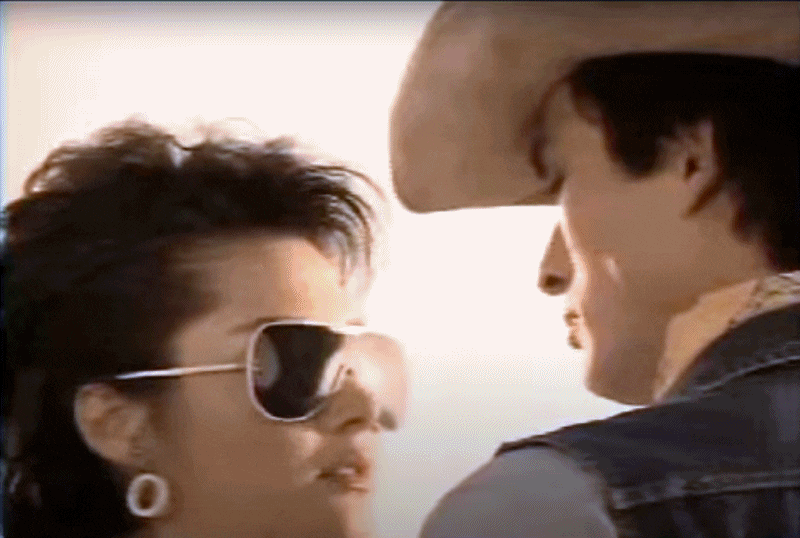 1980년대 후반, 연일 사세를 확장하던 쌍방울은 미국 청바지 브랜드 '리(Lee)'를 제품군에 추가한다. 서부 시대를 배경으로 찍은 광고가 유명했다.