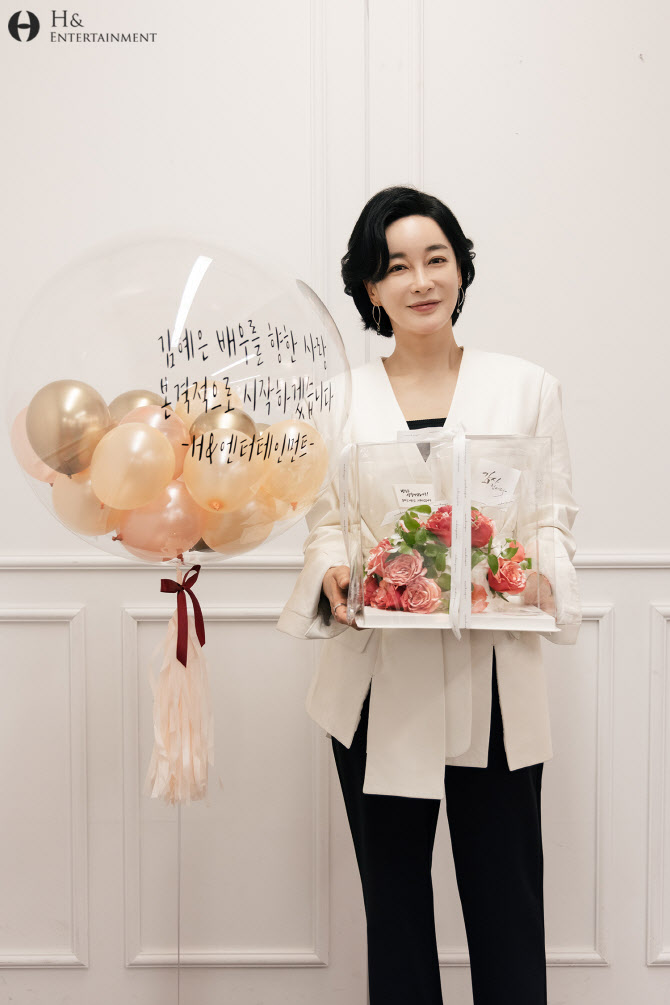 율후엔터테인먼트 이미지
