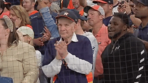 미국프로야구 메이저리그(MLB) 휴스턴 애스트로스의 열혈팬 짐 매킨베일(71). [유튜브 'Bleacher Report''ABC7' 채널 캡처]