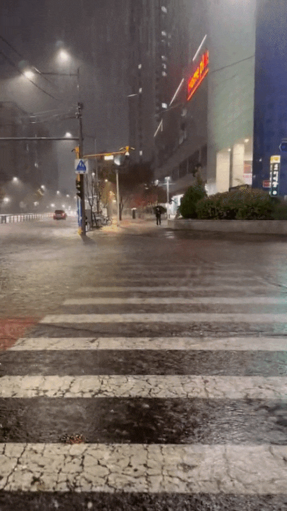 서울 문래역 부근 침수 피해 상황. 트위터(@feel_geun)