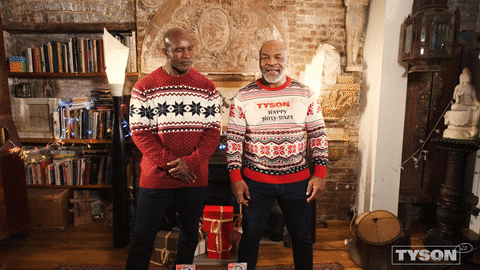 마이클 타이슨(오른쪽)과 에반더 홀리필드가 공동 출시한 먹는 대마초 제품에 대해 홍보하고 있는 모습. [유튜브 'El Planteo' 채널 캡처]