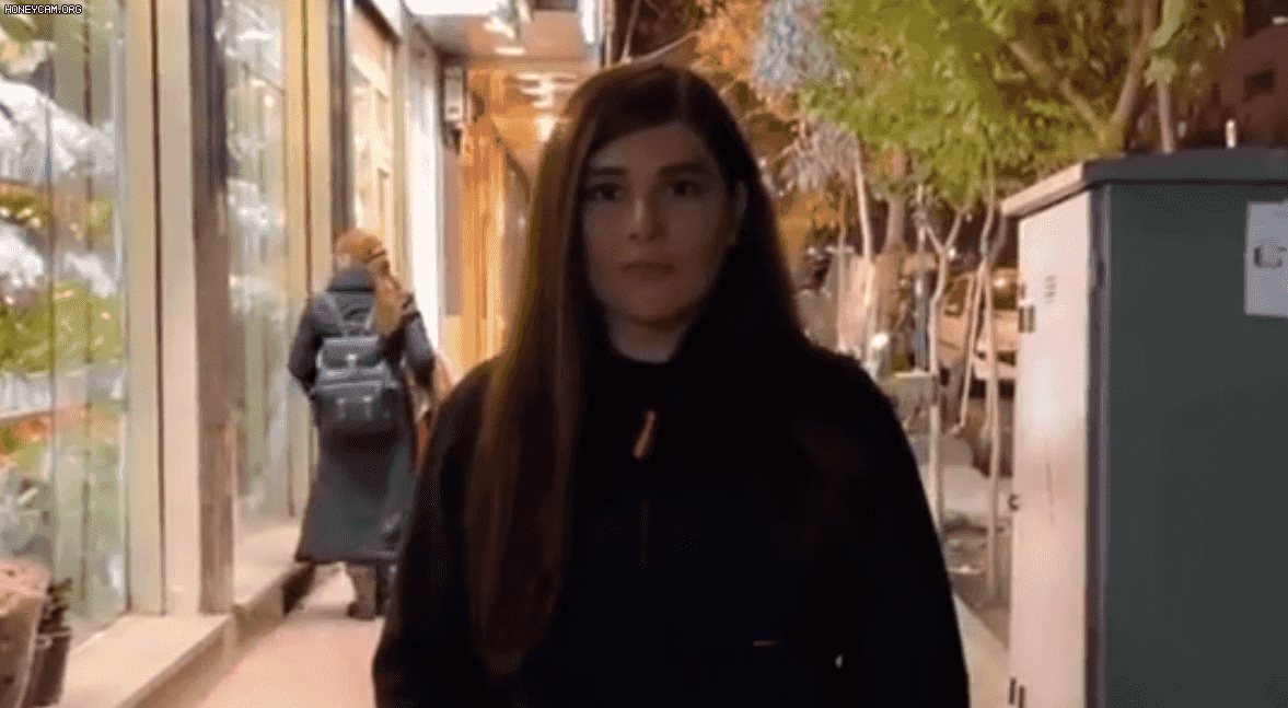 히잡 미착용 영상을 소셜미디어에 올린 이란 배우 헹가메 가지아니가 체포됐다./유튜브