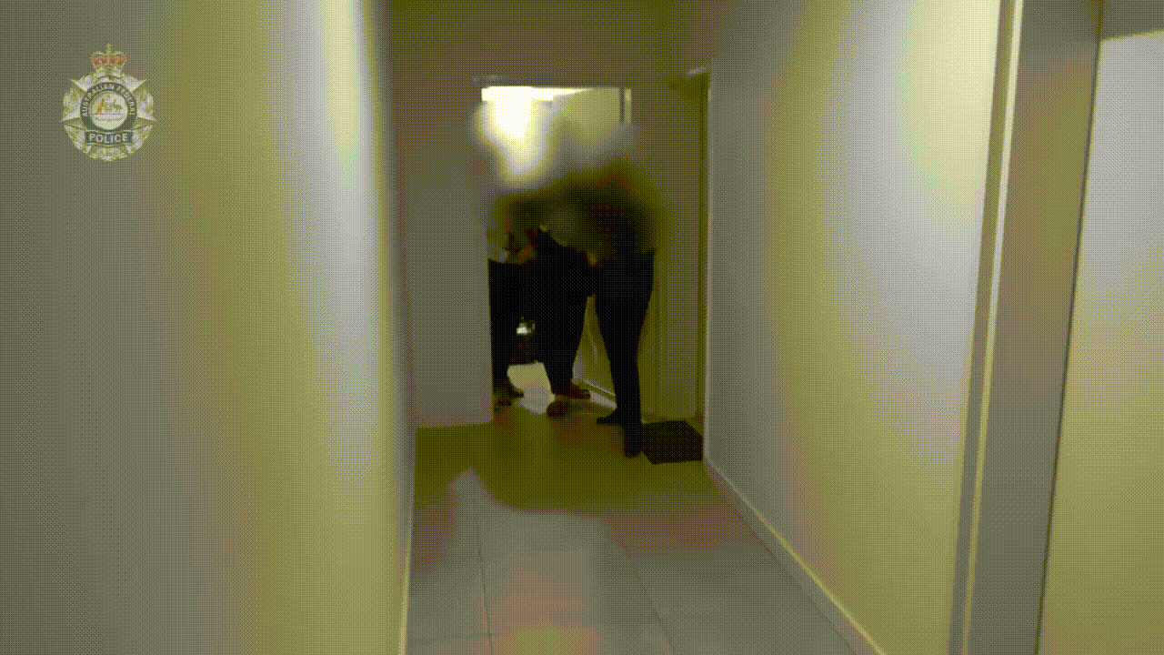 텔레그램에서 10대들을 협박해 성착취물을 제작, 유포한 '제2 N번방' 주동자 엘이 호주 시드니 교외 주거지에서 체포됐다./영상제공=서울경찰청.