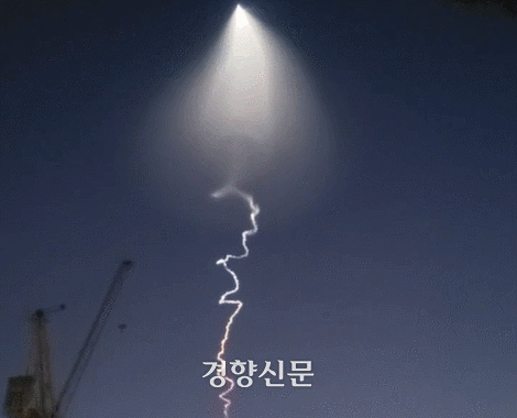 하늘에 이상한 비행체가 떠 있다는 시민들의 제보가 이어졌다. 부천 역곡동 김시준씨 제공