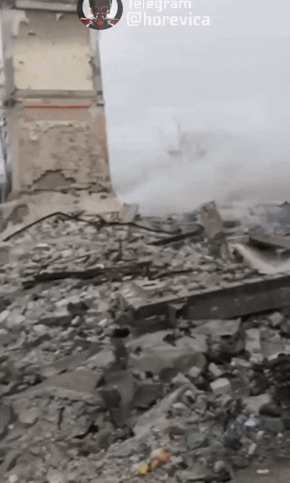 러시아가 점령한 도네츠크에서 우크라이나군의 고속기동포병로켓시스템(HIMARS·하이마스) 공격으로 러시아 군인 약 400명이 사망한 걸로 추정된다고 2일(현지시간) 자유유럽방송·자유라디오(RFE/RL)가 우크라이나군과 친러 성향 소셜네트워크서비스(SNS)를 인용해 보도했다. 2023.1.2 텔레그램