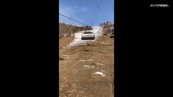 스위스는 해발 2000ｍ 높이에서도 기온이 영상권에 머물고 있다. 알프스 산맥 스키장에 마른 풀과 흙 바닥이 드러난 모습이다. [유로뉴스 유튜브채널]