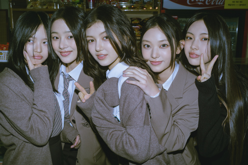 뉴진스 빨강 이미지