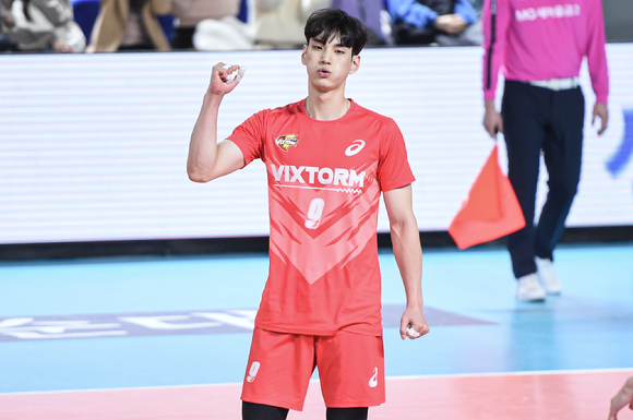 임성진 16점 활약 한국전력, 우리카드 꺾고 9연패 탈출