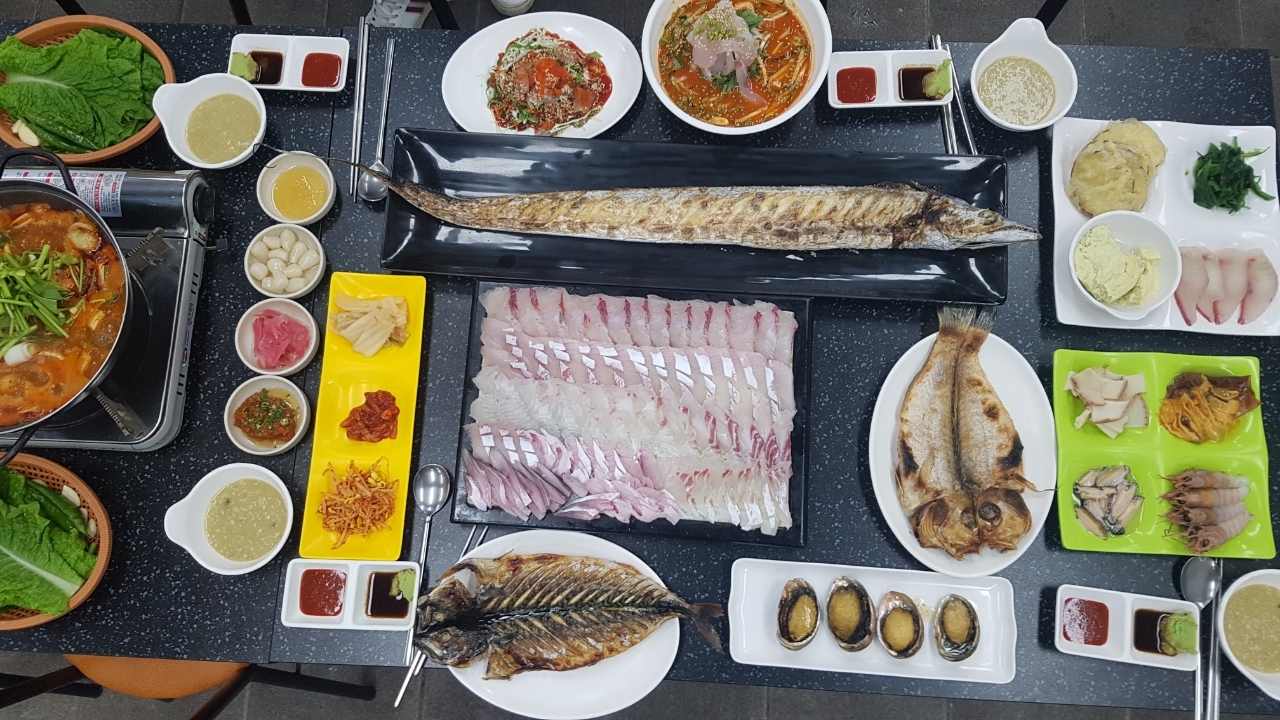 세월의 노련함이 느껴지는 우리동네 단골시장 '제주동문공설시장' 1층 맛집편 | 제주 with kakao 세월의 노련함이 느껴지는 우리동네 단골시장 '제주동문공설시장' 1층 맛집편 | 제주 With Kakao
