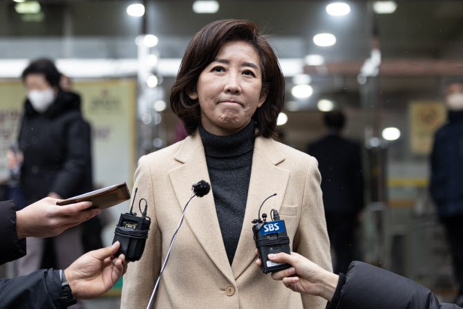진윤 이미지