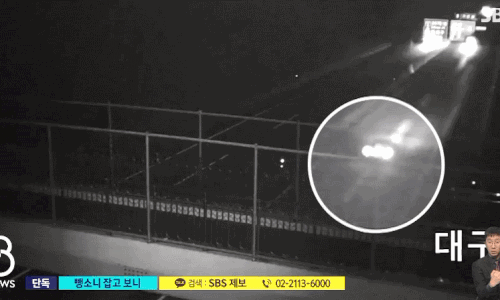 50대 여성 교도관이 만취 상태로 지난 15일 새벽 신대구고속도로에서 역주행을 하다 사망사고를 냈다. 영상은 정면으로 달려오는 A씨 차량을 발견한 차량이 급히 차선을 바꾸고 비상등을 켜는 모습. SBS 보도화면 캡처