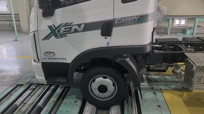 타타대우상용차 LD공장의 검수라인에서는 각 항목별 다양한 검수 과정이 진행된다. /영상=김창성 기자