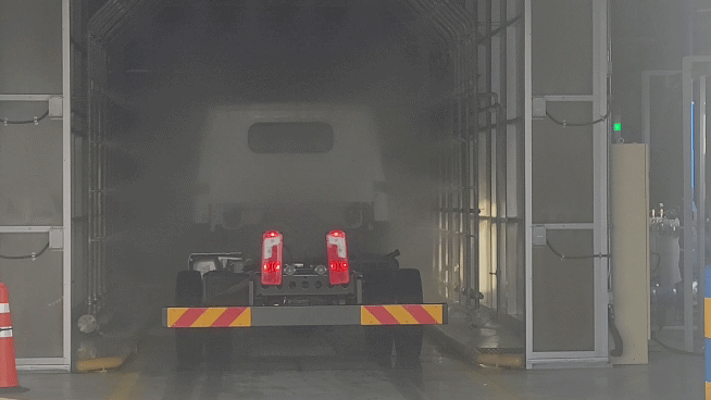 타타대우상용차 LD공장의 샤워테스트 과정에서는 3bar의 물 압력 테스트가 진행된다. /영상=김창성 기자