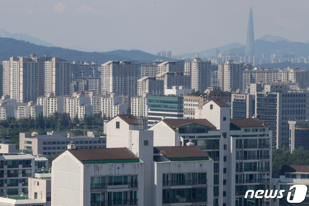(성남=뉴스1) 민경석 기자 =사진은 22일 경기도 성남시 분당구의 아파트 단지 모습. 2021.7.22/뉴스1