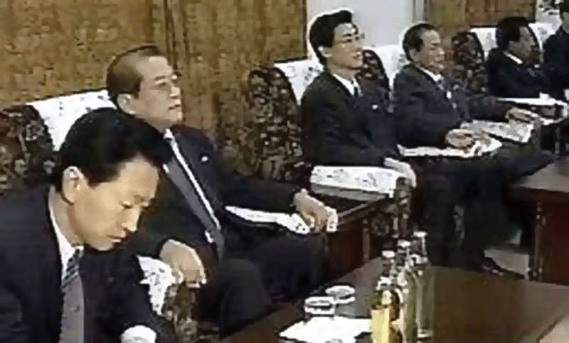 2007년 10월 평양 남북정상회담 당시 남북경제인간담회에 북한 측 대표단으로 참석한 리호남. 왼쪽에서 두번째.