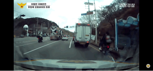 한 레미콘 차량이 도주하던 오토바이를 막아세워 경찰의 검거를 도왔다. /영상=경찰청 유튜브