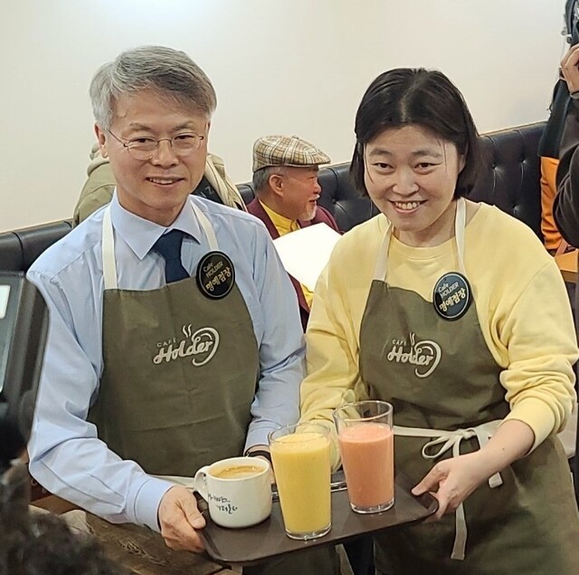 카페홀더 이미지