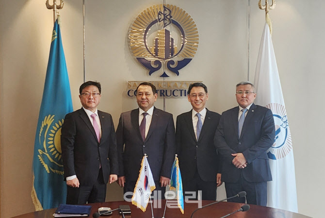 투르키스탄(TURKISTAN) 이미지