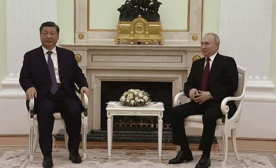 시진핑 중국 국가주석(왼쪽)과 블라디미르 푸틴 러시아 대통령(오른쪽)이 20일 모스크바 크렘린궁에서 만났다 로이터 연합뉴스
