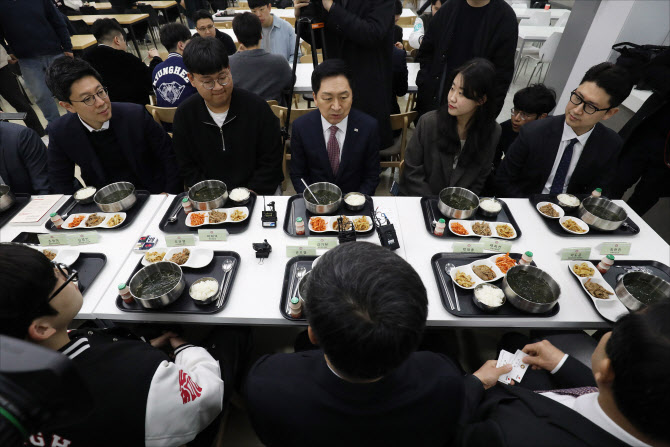 경희대학교(푸른솔문화관) 이미지