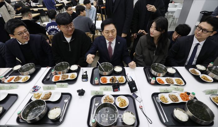 경희대학교(푸른솔문화관) 이미지