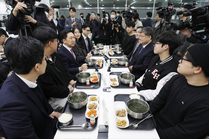 경희대학교(푸른솔문화관) 이미지
