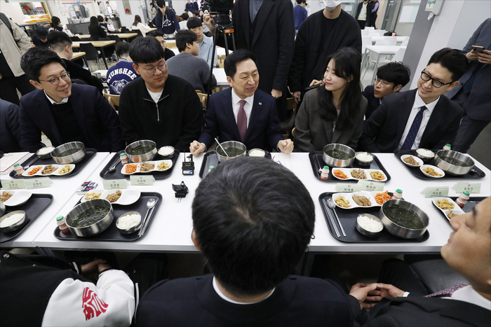 경희대학교(푸른솔문화관) 이미지