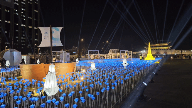 A photo zone set up at the Gwanghwamun Square in central Seoul on Thursday [SHIN HA-NEE]