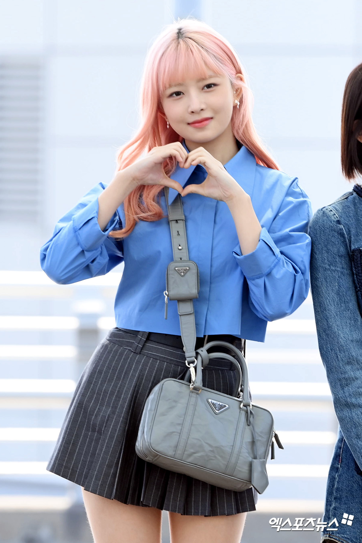 핑크손 이미지
