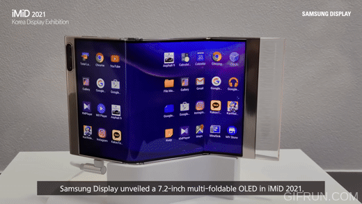 삼성디스플레이가  한국디스플레이 산업전시회(IMID2021)에서 '플렉스 인앤아웃' 폴더블 디스플레이를 시연하는 모습 (영상=삼성디스플레이)