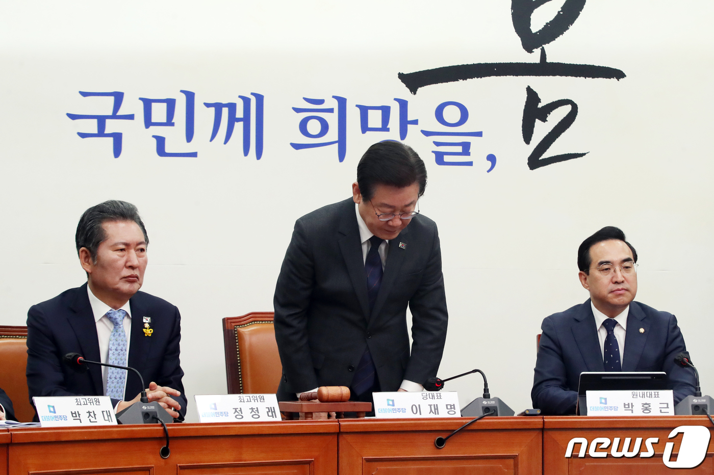웅성웅성 이미지