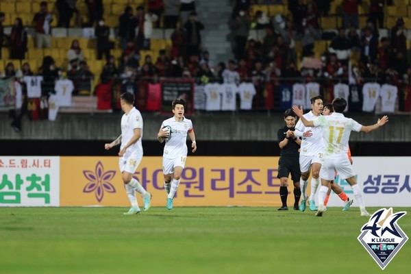 [서호정] 대형 오심 논란인데 KFA 심판위원장은 공백… K리그 신뢰만 금 갔다