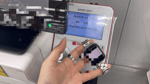 현대카드가 등록된 애플워치를 대자마자 1초도 채 지나지 않아 결제가 완료됐다. /사진=이재현 기자