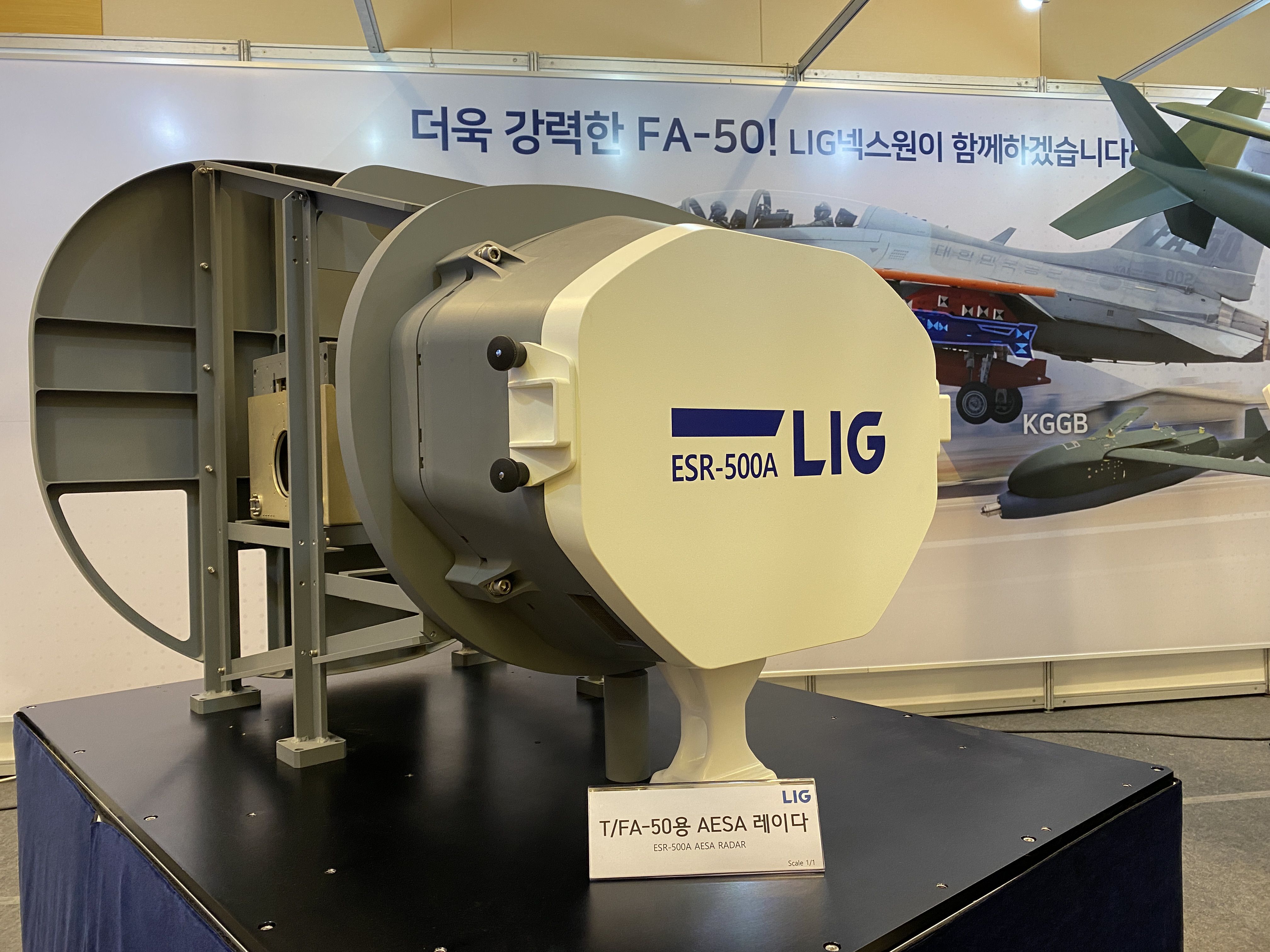 LIG넥스원 FA50 AESA 레이더 ESR 500A 전시품