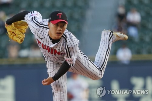 김윤식 이미지