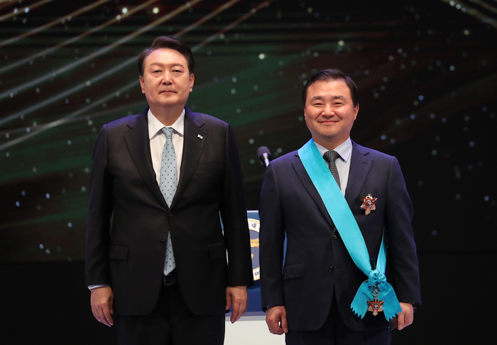 금탑 이미지
