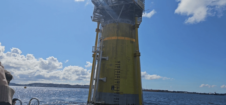 A Hywind Tampen wind turbine, which measures 295 meters including the substructure submerged below the surface [SHIN HA-NEE]