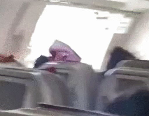 아시아나항공 여객기가 착륙 직전 출입문이 열리는 사고가 발생했다. 연합뉴스