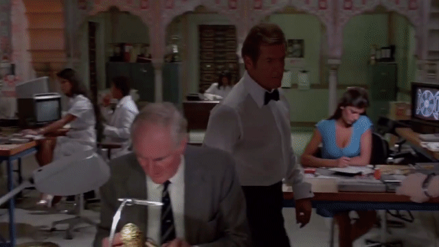 1983년 개봉한 영화 ‘007 옥토퍼시’에 등장하는 세이코엡손의 손목시계. [유튜브 ‘Sonic Tonic’]